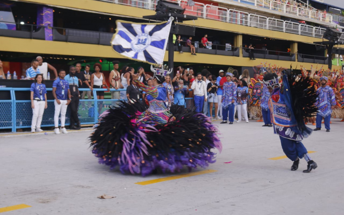Unidos da Ponte exaltou as raízes negras e periféricas presentes na identidade carioca