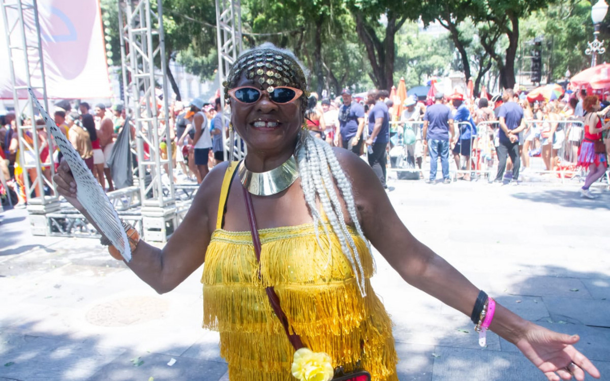 Sandra Henrique, de 66 anos, n&atilde;o perde um desfile do bloco desde sua cria&ccedil;&atilde;o
