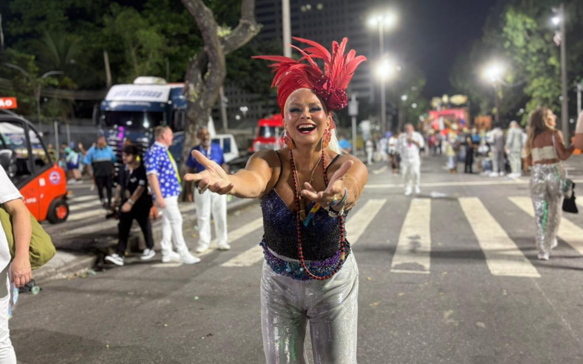 Fafá de Belém exalta o enredo que homenageia o presidente Lula  - Manuella Viégas/ Agência O Dia