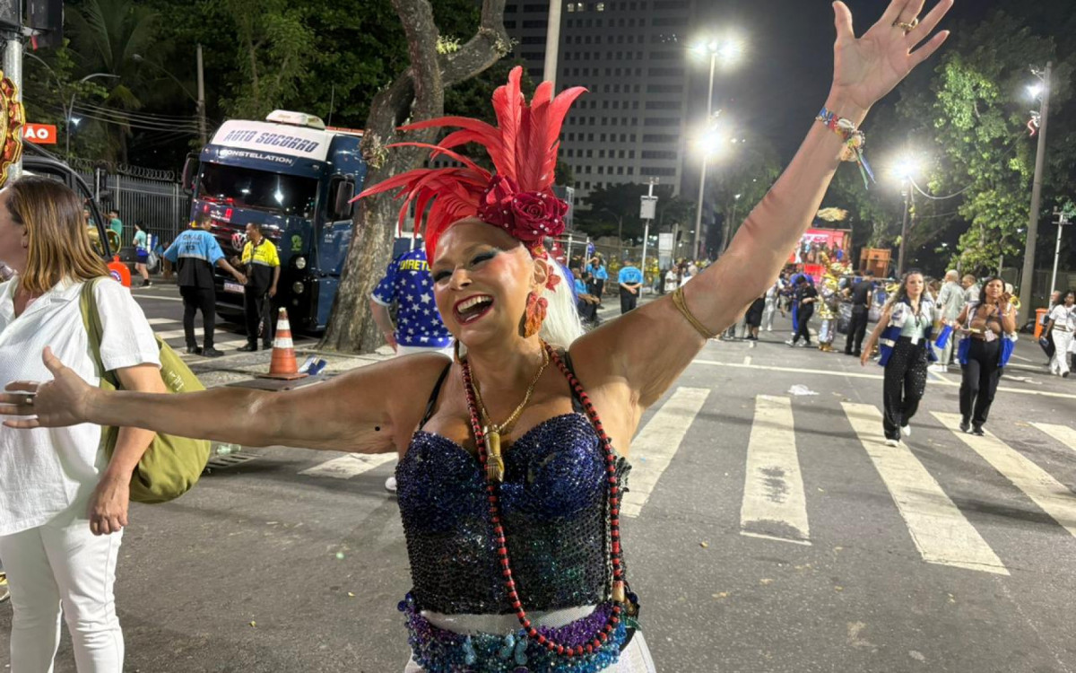 Fafá de Belém exalta o enredo que homenageia o presidente Lula  - Manuella Viégas/ Agência O Dia