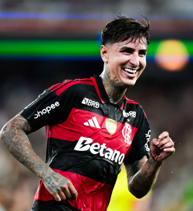 Com gols de Paquetá e Pulgar, Fla vence o Botafogo e vai à semi