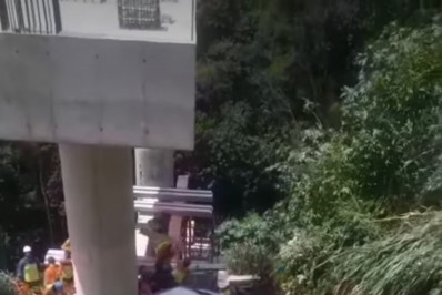 Funcionário de obra morre após carro cair em área de obras na Serra das Araras