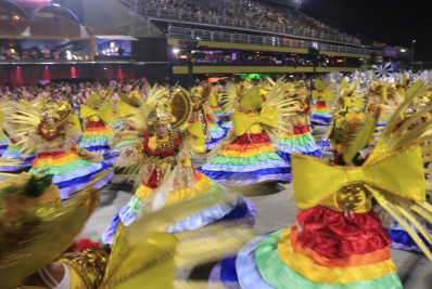 Em Cima da Hora apresenta bom conjunto de fantasias, mas peca em evolução
