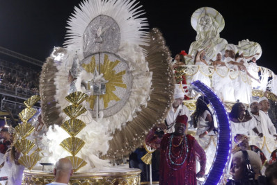 Veja fotos do desfile da Em Cima da Hora