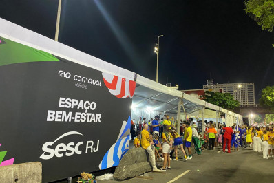 Estrutura para desfilantes melhora na Sapucaí, mas iluminação ainda é problema