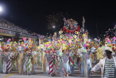 Exaltando Tata Tancredo e a força da umbanda, Estácio faz desfile consistente