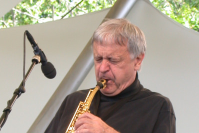 Morre Michel Portal, referência do jazz e da música contemporânea, aos 90 anos