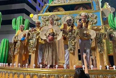 Neta de Lula é orientada a não falar com imprensa; Janja desiste de desfilar