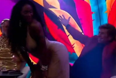 Rosiane Pinheiro faz dança sensual para Nelson Rubens na RedeTV!: 'Vai matar o velho'
