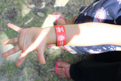 Prefeitura distribui pulseirinhas de identificação para crianças durante o Folia Imperial 