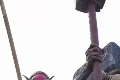 Turistas caem na folia em Paraty