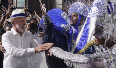 Partido Novo diz que vai pedir inelegibilidade de Lula por desfile na Sapucaí