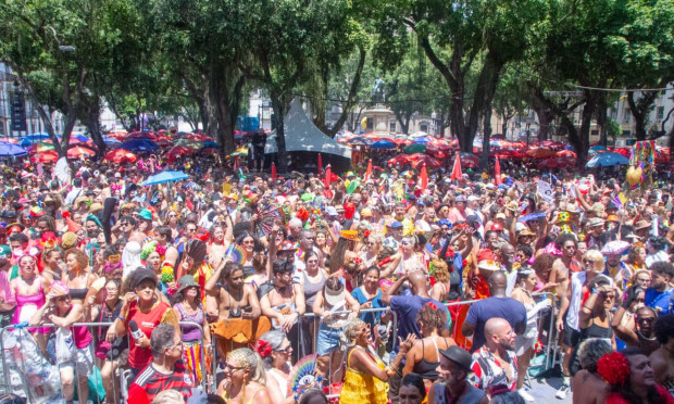 Baile do Cordão do Boitatá arrasta 50 mil foliões no Centro do Rio