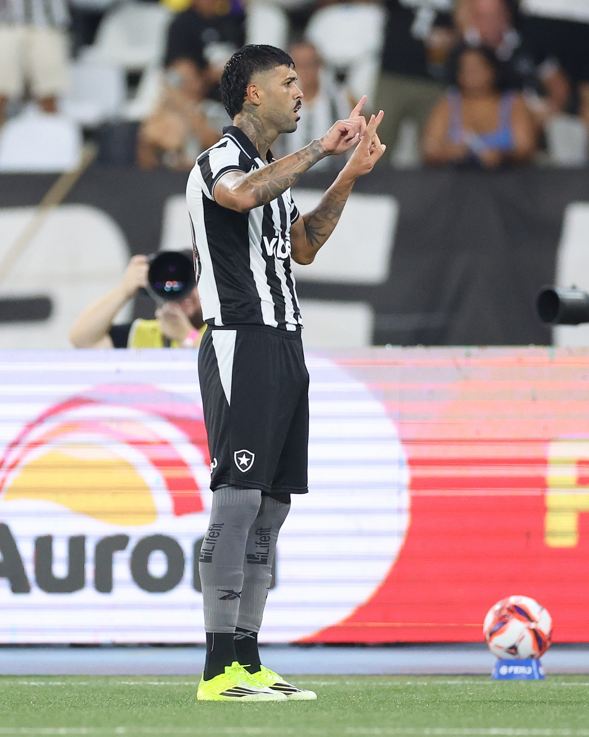 Barboza comemora gol no Nilton Santos - Vítor Silva / Botafogo