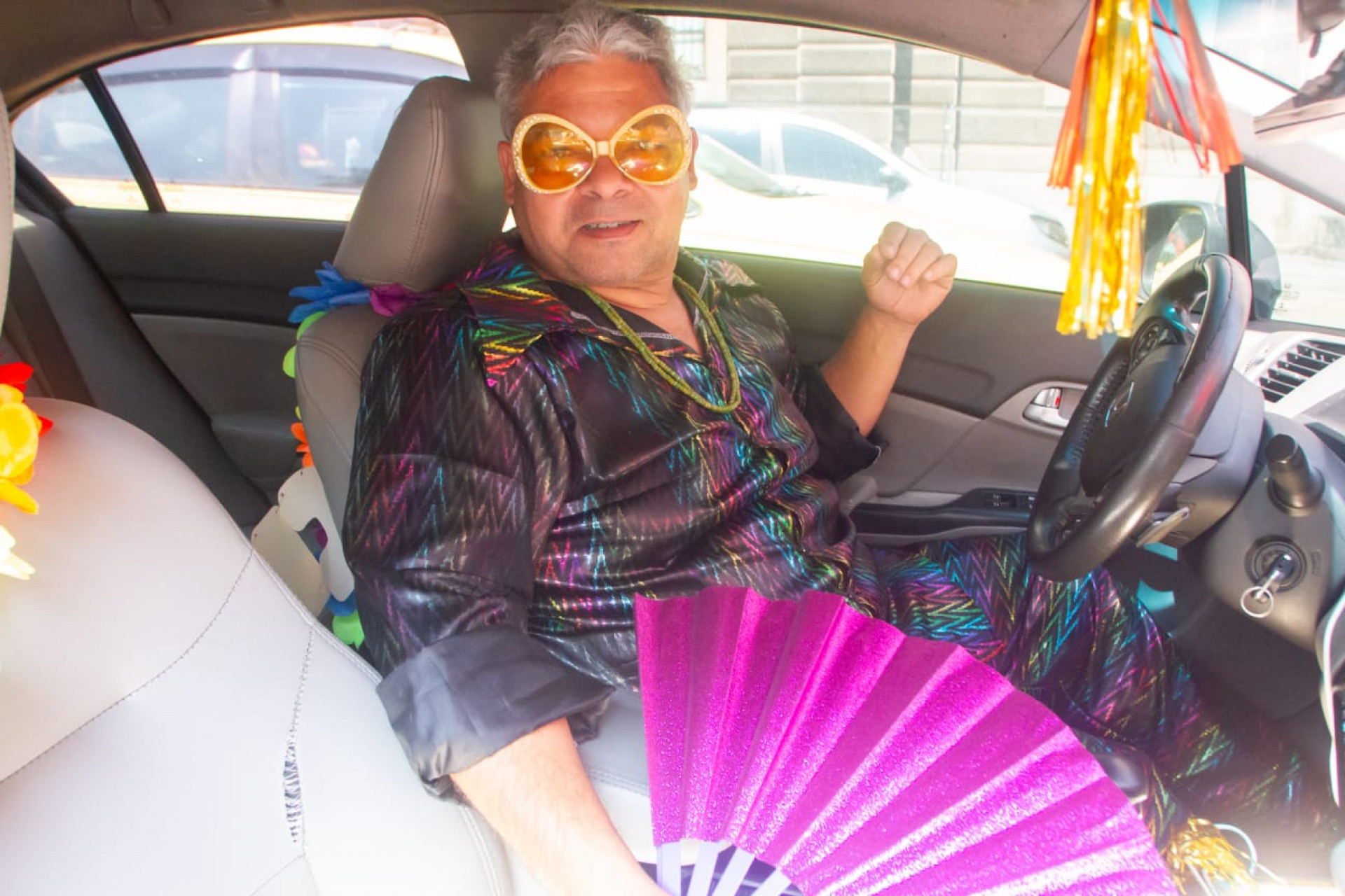 Humberto Magalhães, 50, imita bordões do comentarista de Carnaval Milton Cunha - Érica Martin / Agência O Dia