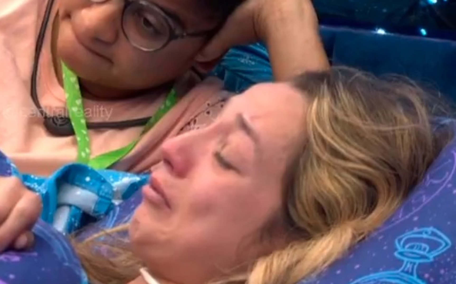 Samira - Reprodução de vídeo