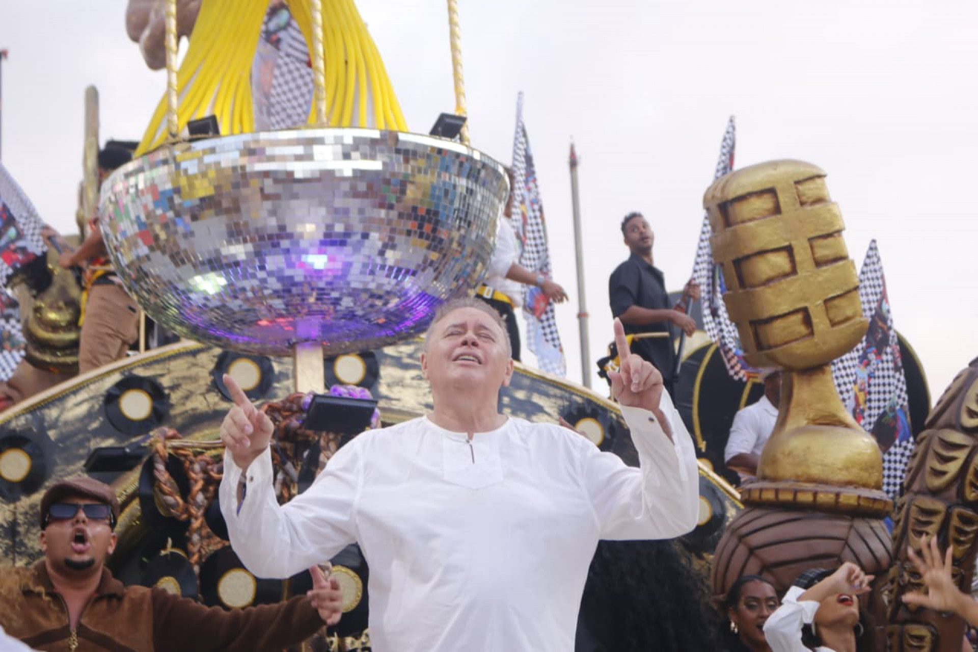 Unidos da Ponte exaltou as raízes negras e periféricas presentes na identidade carioca - Carlos Elias / Agência O Dia