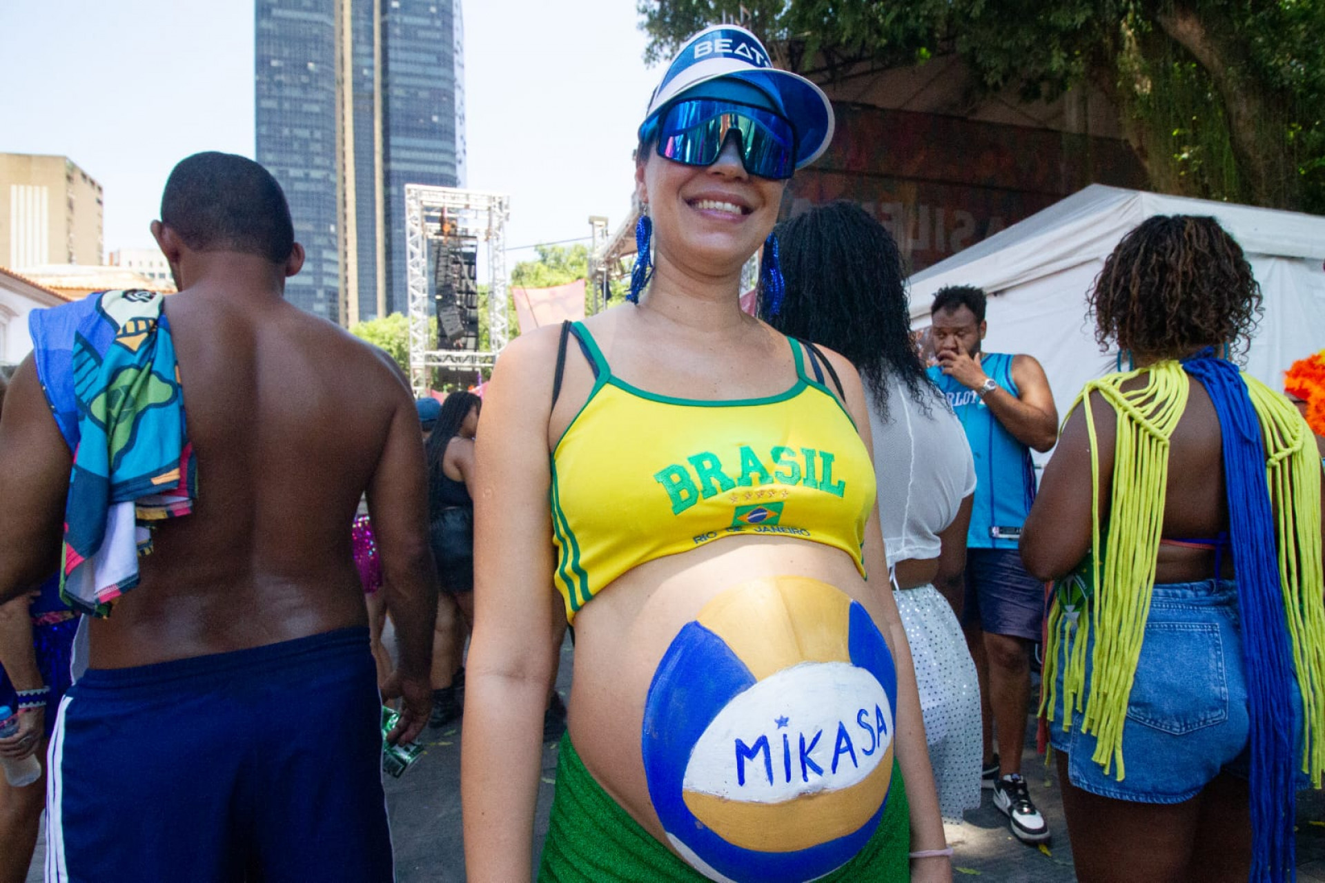 Mesmo gr&aacute;vida, Karina Lopes n&atilde;o deixou de prestigiar o bloco - &Eacute;rica Martin / Ag&ecirc;ncia O Dia