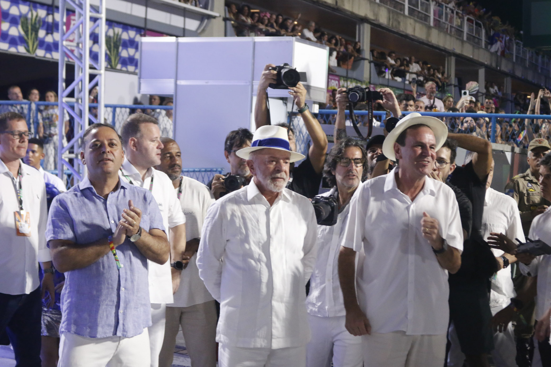 Presidente Lula e o prefeito Eduardo Paes acompanham o desfile da Acadêmicos de Niterói - Carlos Elias/ Agência O Dia
