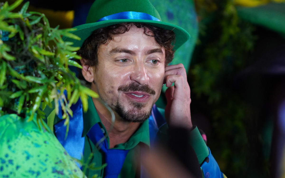 Jesuíta Barbosa no desfile da Imperatriz 