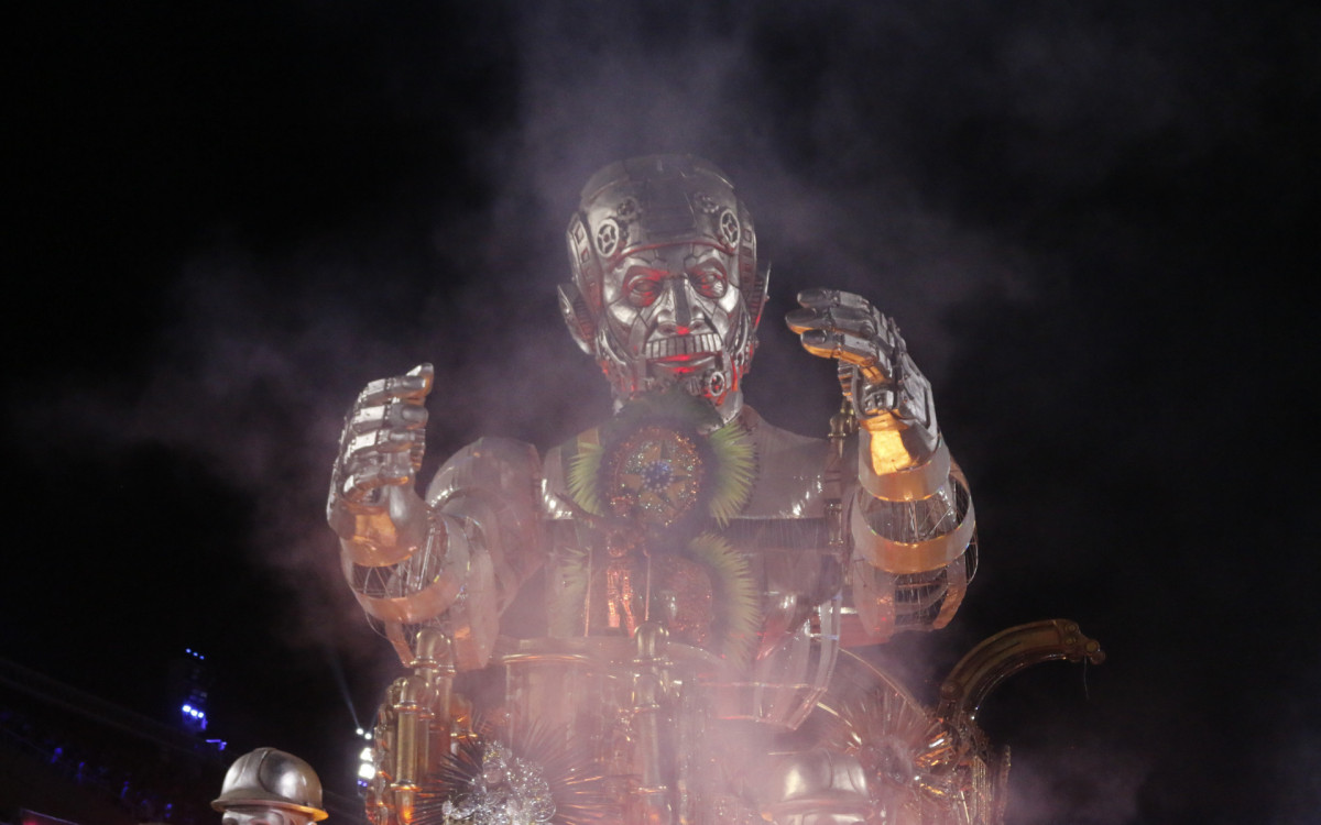 Desfile do Grupo Especial Carnaval 2026 - Desfile da G.R.E.S Acadêmicos de Niterói, na Avenida Marquês de Sapucaí, no Centro do Rio de Janeiro, neste domingo (15).