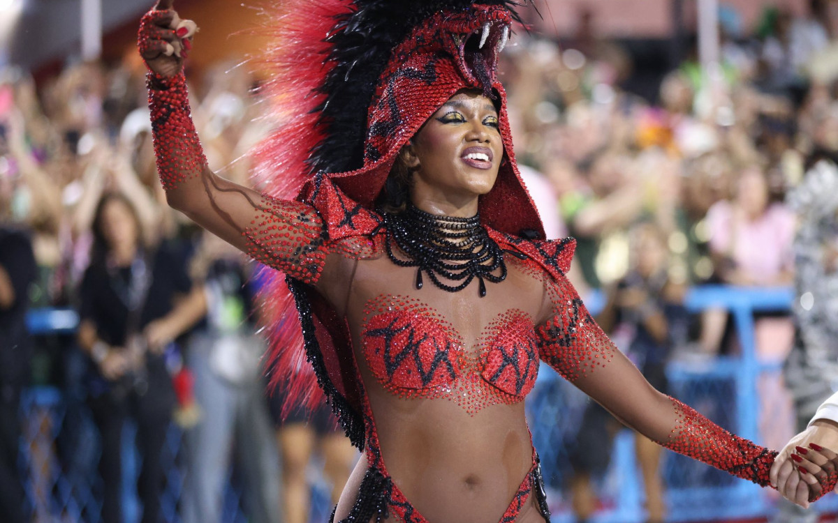 Rainha de bateria, Iza brilha em desfile da Imperatriz Leopoldinense