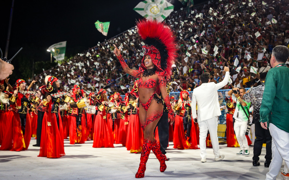 Rainha de bateria da Imperatriz, Iza esbanjou beleza e carisma com look de serpente - Victor Chapetta / Brazil News