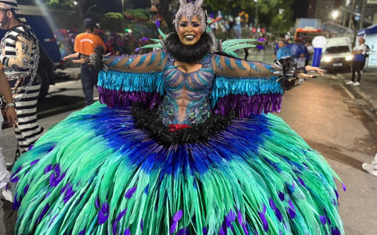 Porta-bandeira da Imperatriz Rafaela Theodoro  - Manuella Viégas/ Agência O Dia