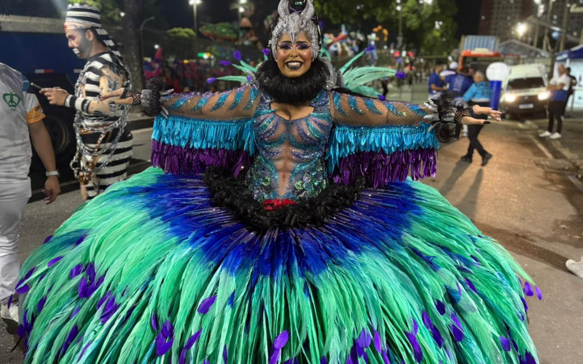 Porta-bandeira da Imperatriz Rafaela Theodoro  - Manuella Viégas/ Agência O Dia