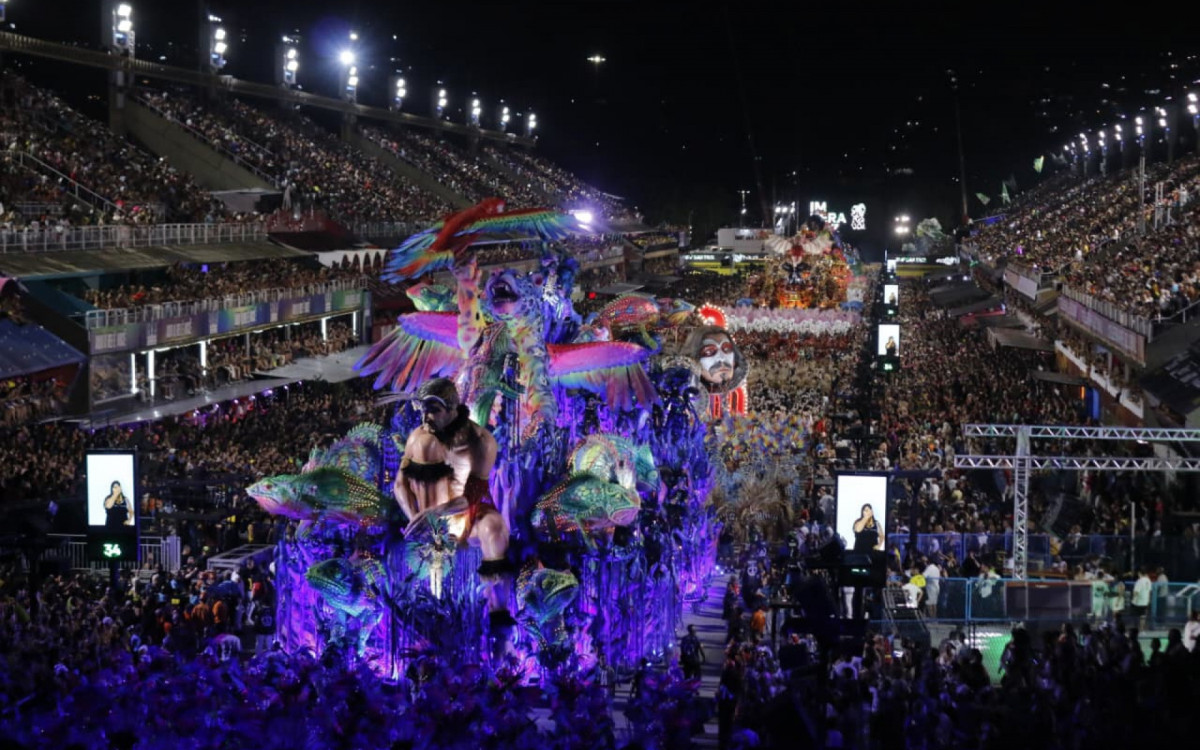 Imperatriz Leopoldinense desfila na Marquês de Sapucaí