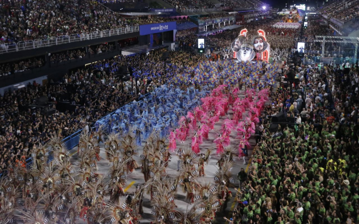 Imperatriz Leopoldinense desfila na Marquês de Sapucaí