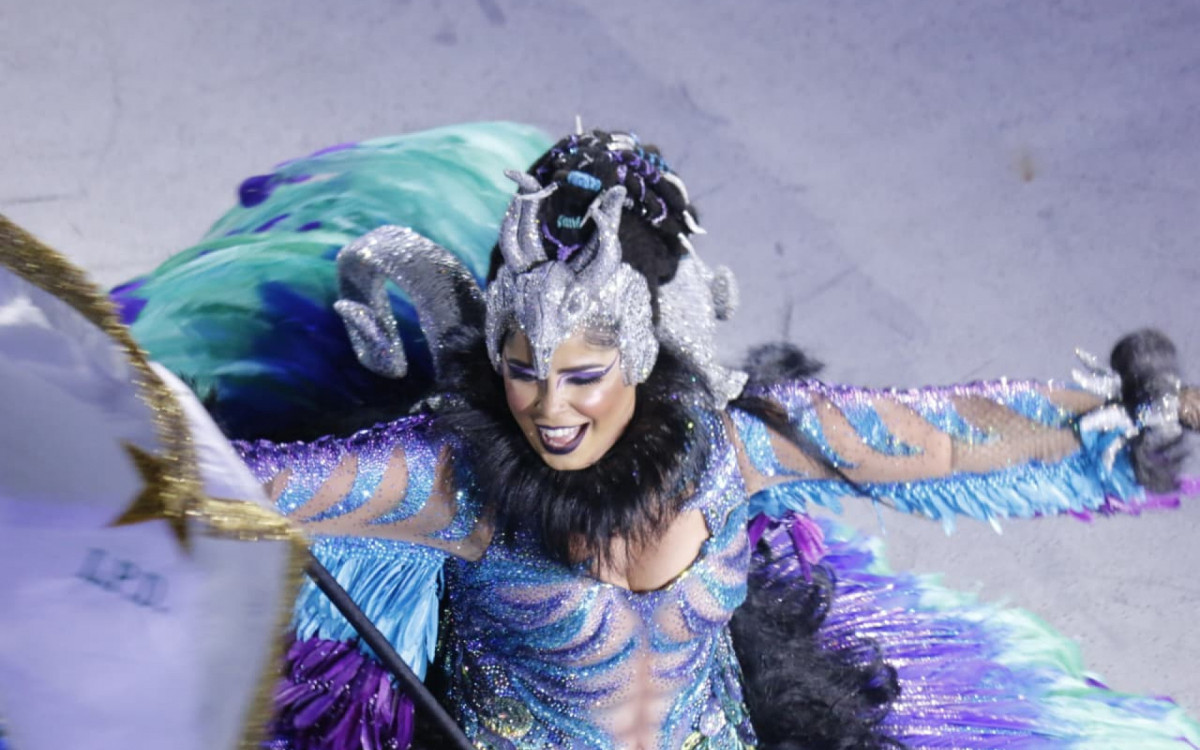 Porta-bandeira da Imperatriz