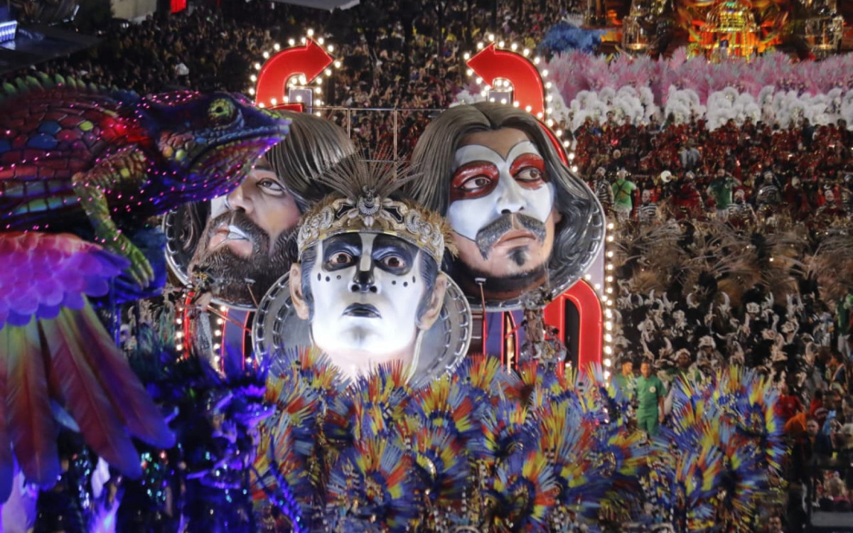 Imperatriz Leopoldinense desfila na Sapucaí