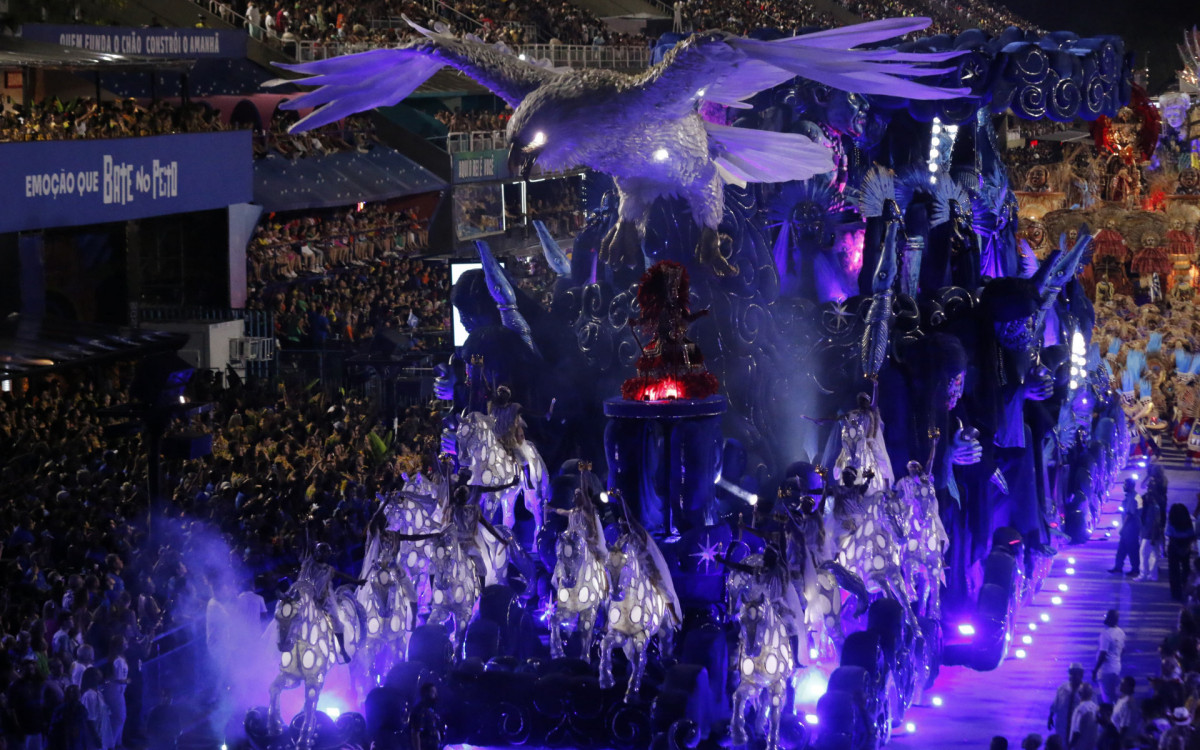 Portela desfila na Marquês de Sapucaí