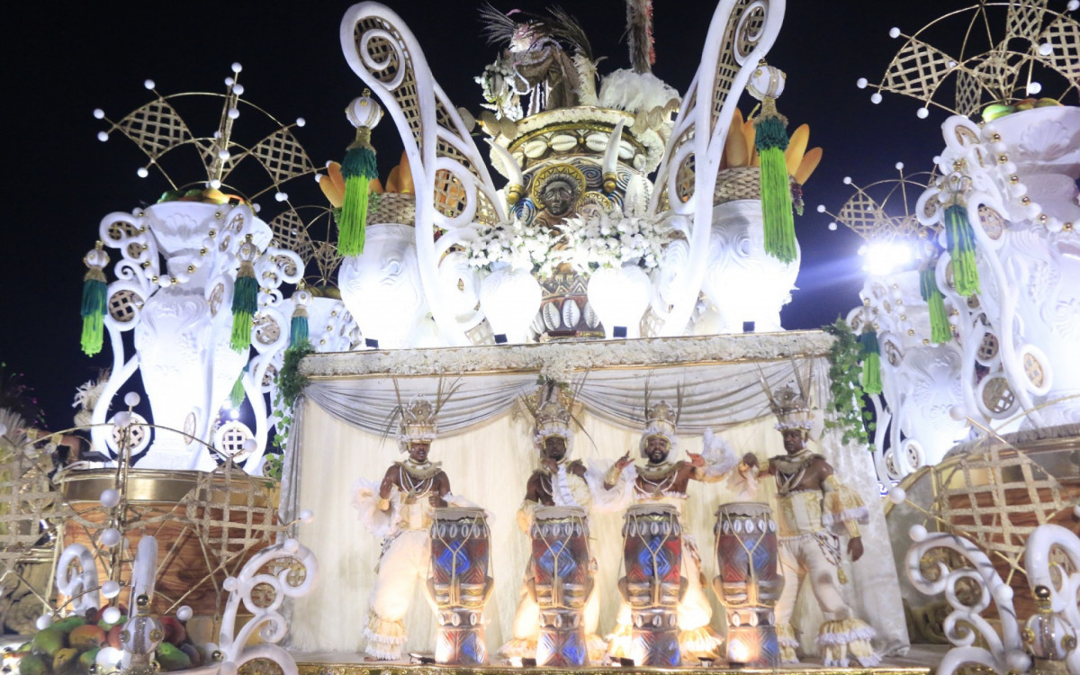 Desfile da Estação Primeira de Mangueira na Sapucaí