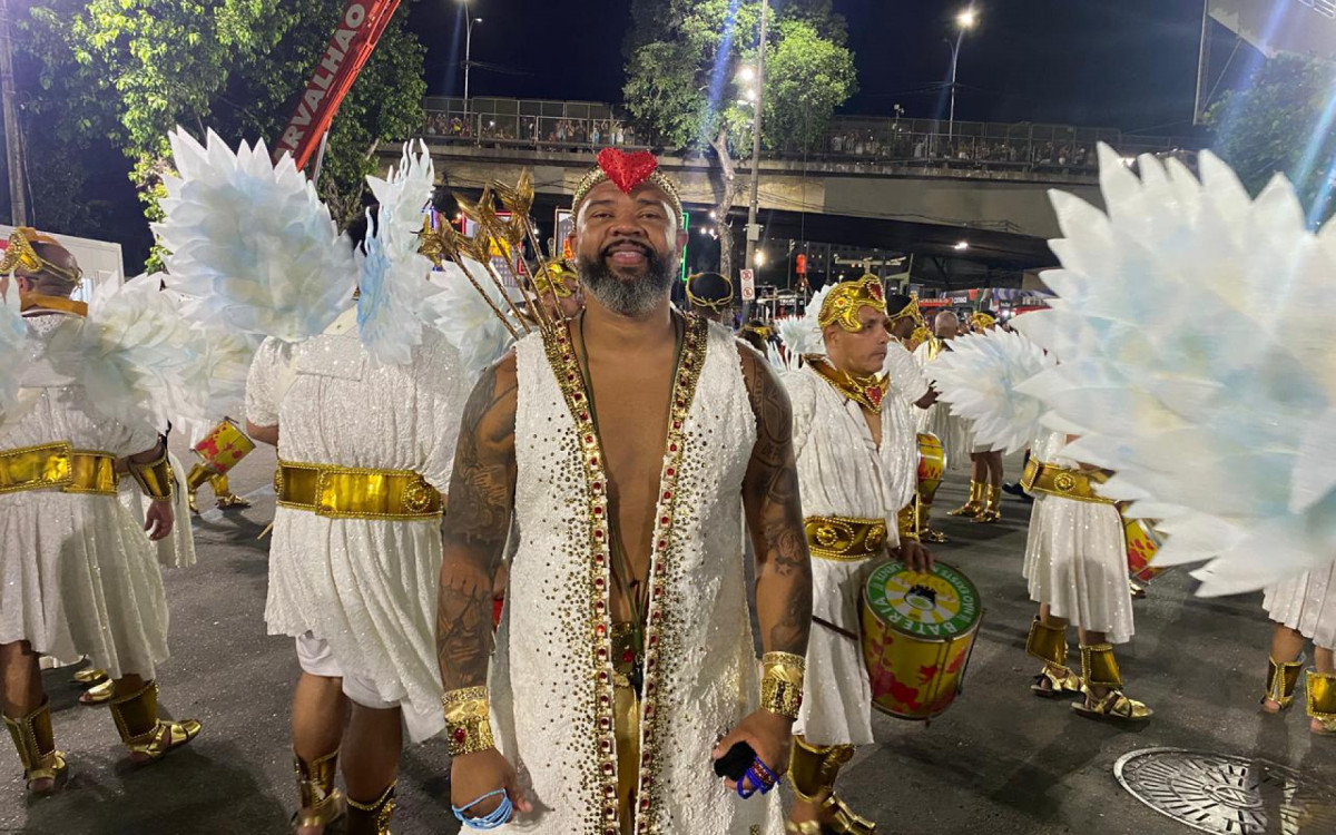 Mestre Dudu fala da responsabilidade de conduzir os 270 ritmistas na Avenida