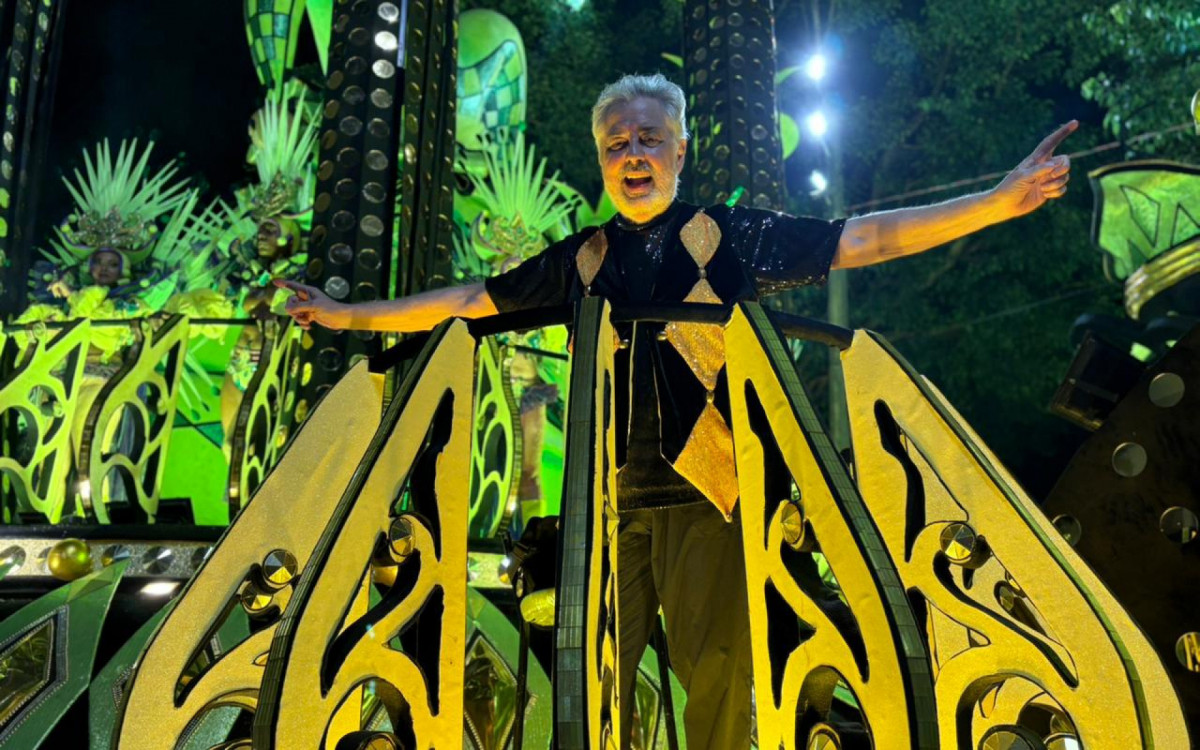 Roberto de Carvalho desfila com a Mocidade Independente de Padre Miguel