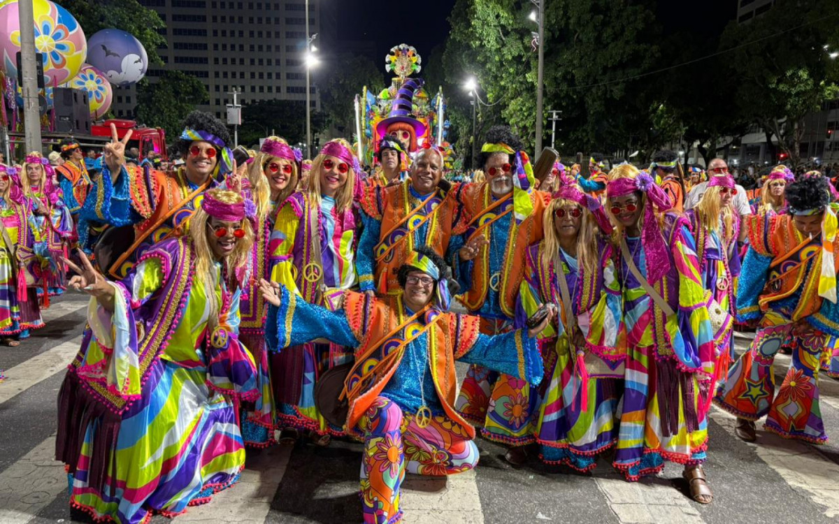 Mocidade abriu o segundo dia de desfiles do Grupo Especial