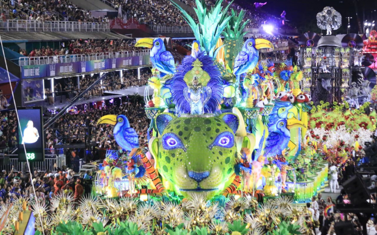 Mocidade abriu segundo dia de desfiles do Especial