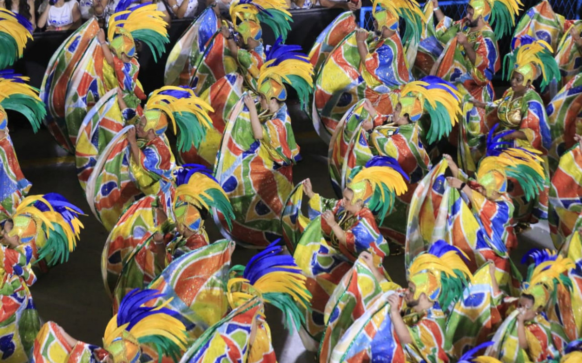 Mocidade foi a primeira escola a desfilar nesta segunda (16)