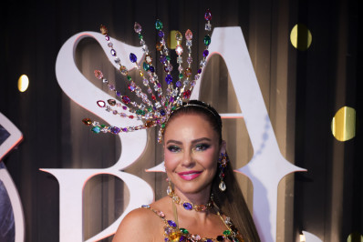 Paolla Oliveira prestigia desfiles e reage a boatos de reconciliação com Diogo Nogueira