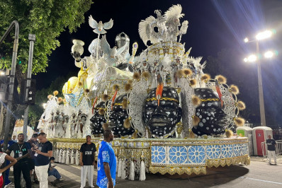 Presidente da Beija-Flor, Almir Reis quer escola focada: 'Não adianta entrar com sapato alto'