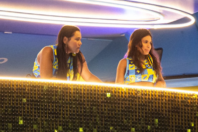 Gabriela e Chaiany saem do 'BBB 26' para assistir desfiles na Sapucaí