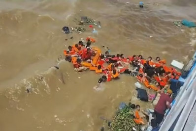 Bombeiros encontram corpo em busca por desaparecidos em naufrágio no AM