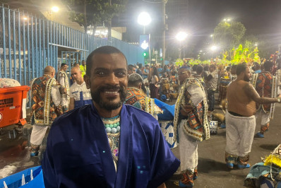 ‘Interpretar minha crença’: Ator Samuel de Assis participa de desfile da Beija-Flor