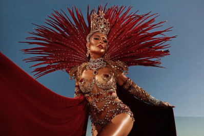 Juliana Paes mostra look para retorno como rainha de bateria da Viradouro