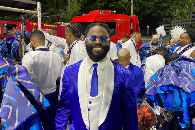 'Melhor dia da minha vida', diz Mestre Vitinho em estreia à frente da bateria da Portela