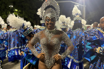 Bianca Monteiro celebra 10 anos como rainha de bateria da Portela: 'Não tem presente maior'