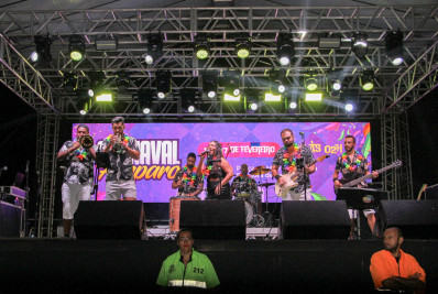 Cantor Thiago Cordeiro foi a grande atração do terceiro dia de Carnaval no Parque da Cidade