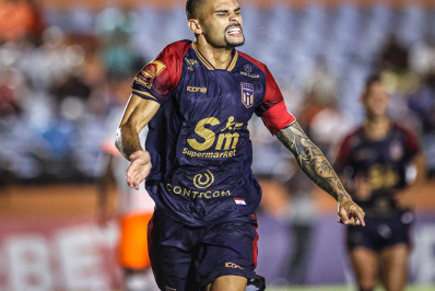 Maricá marca nos acréscimos e vence Nova Iguaçu no quadrangular do Carioca